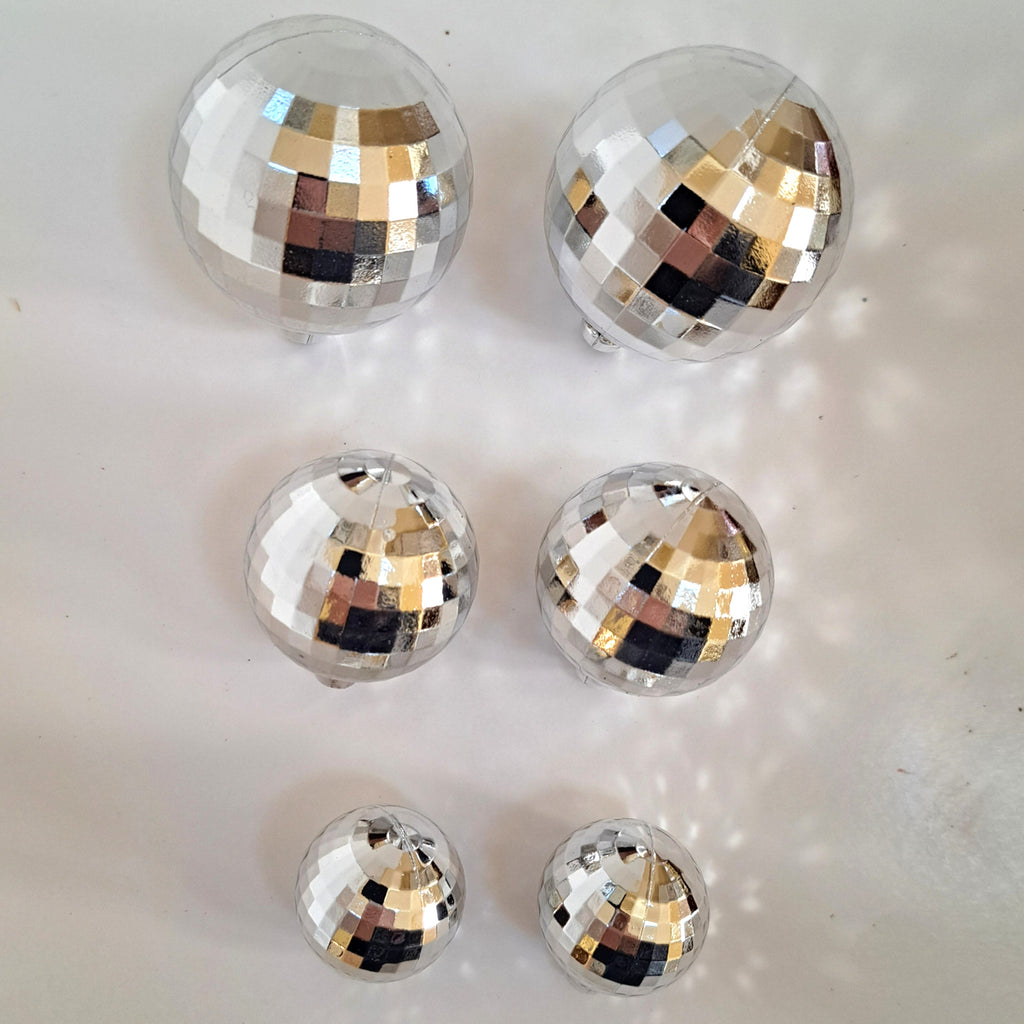 SUGAR SISTERS - Silver Mirror Ball Set Pk 6