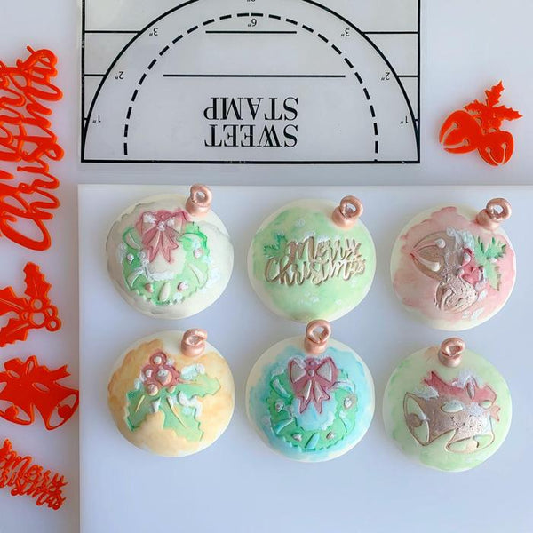 Traditional Christmas Elements