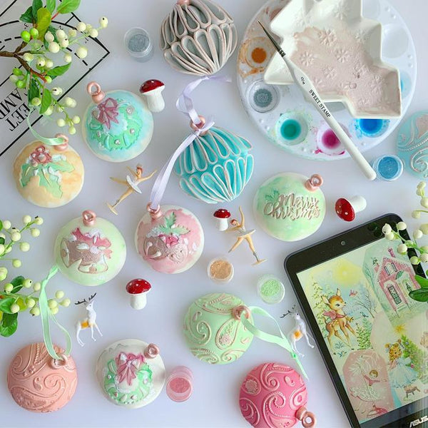 Traditional Christmas Elements